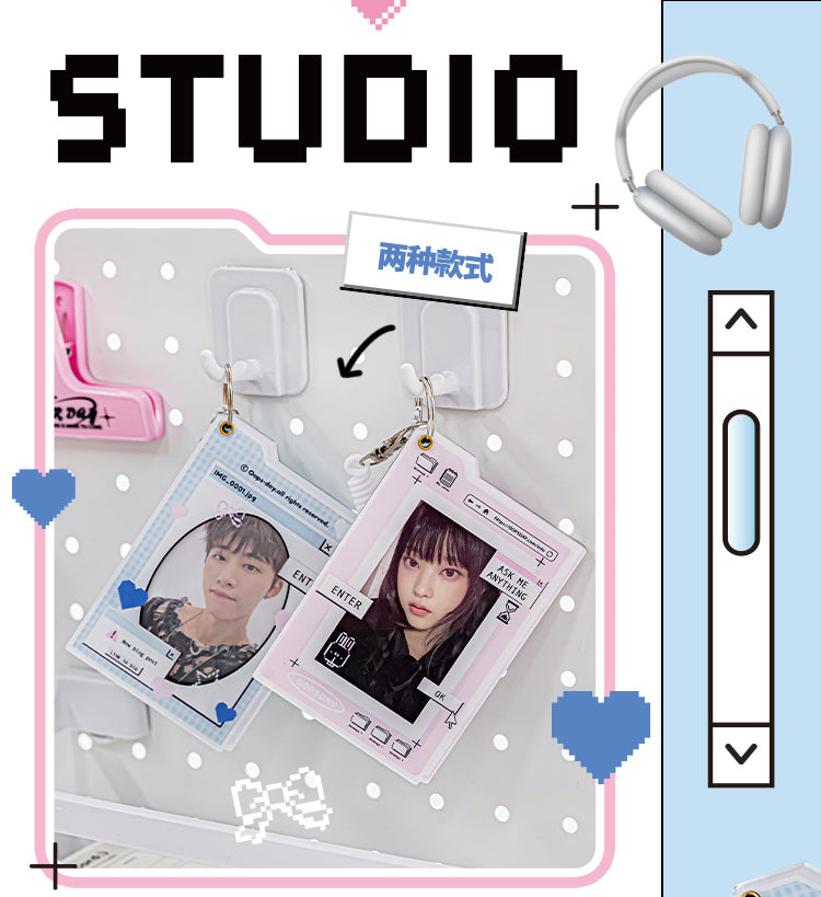 Chatting and LoggingIn Photocard Holder Keychain